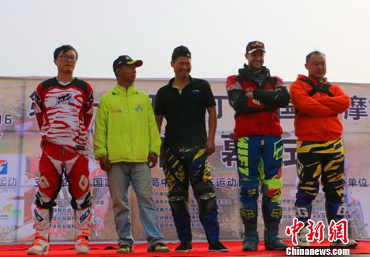 圖為獲得比賽最佳風尚獎的選手。 耿丹丹 攝 圖為獲得比賽最佳風尚獎的選手。 耿丹丹 攝