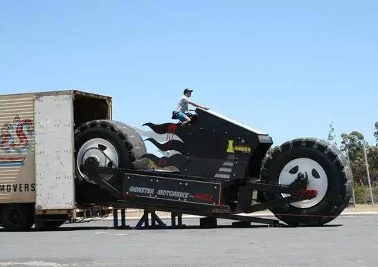 太震撼！世界上最大、最快摩托車，牛X到無法想象