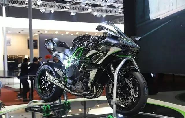 太震撼！世界上最大、最快摩托車，牛X到無法想象