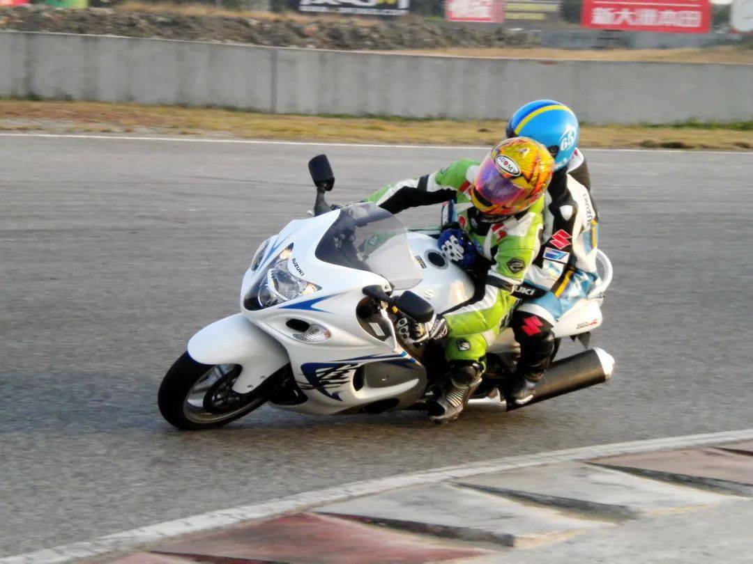 點(diǎn)擊進(jìn)入看圖評(píng)論